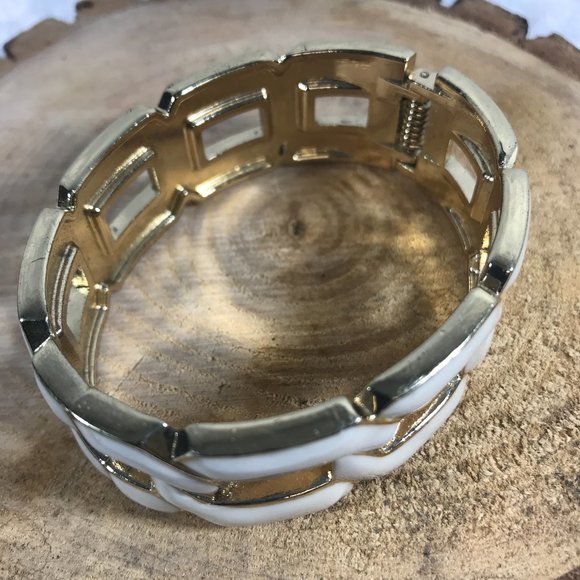 Vintage White Enamel Chain Link Clamper Bracelet - Picture 7 of 7